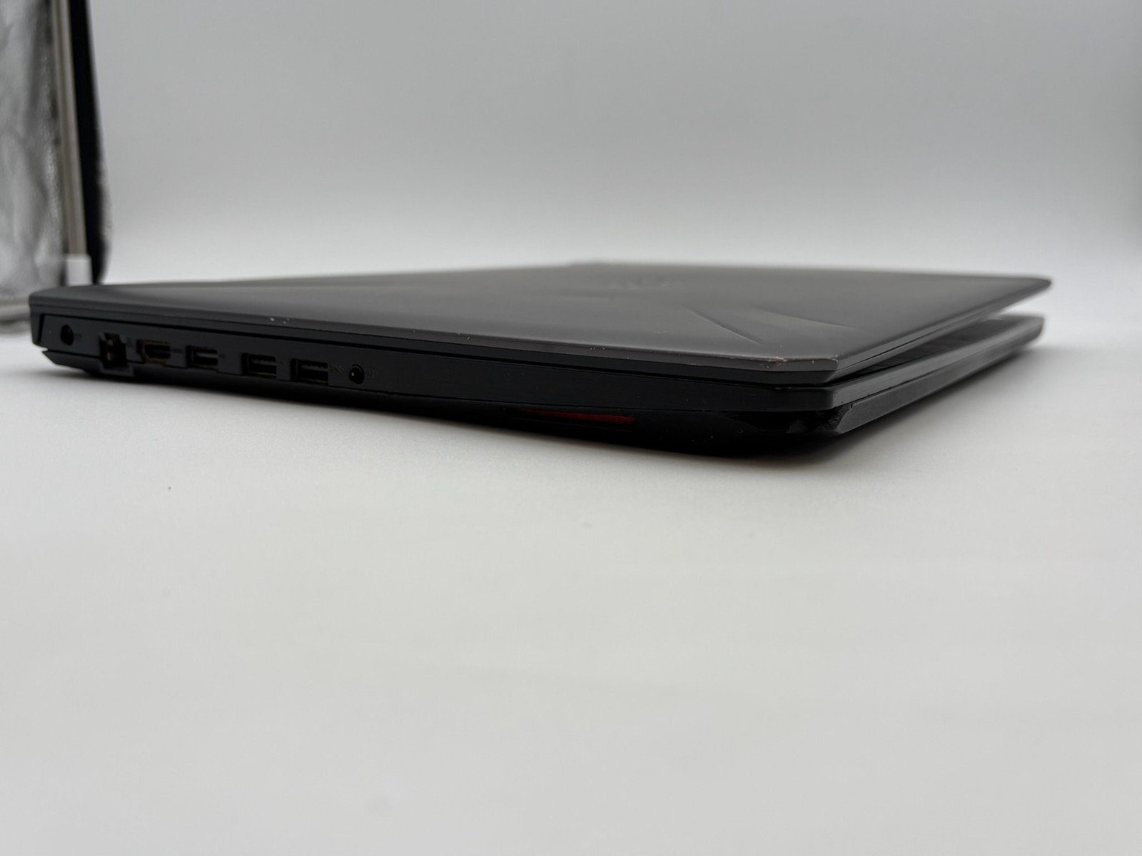 ASUS TUF Gaming FX705G 17.3″ 256 GB SSD 8 GB RAM i7-8th Gen GTX1060 As For Parts