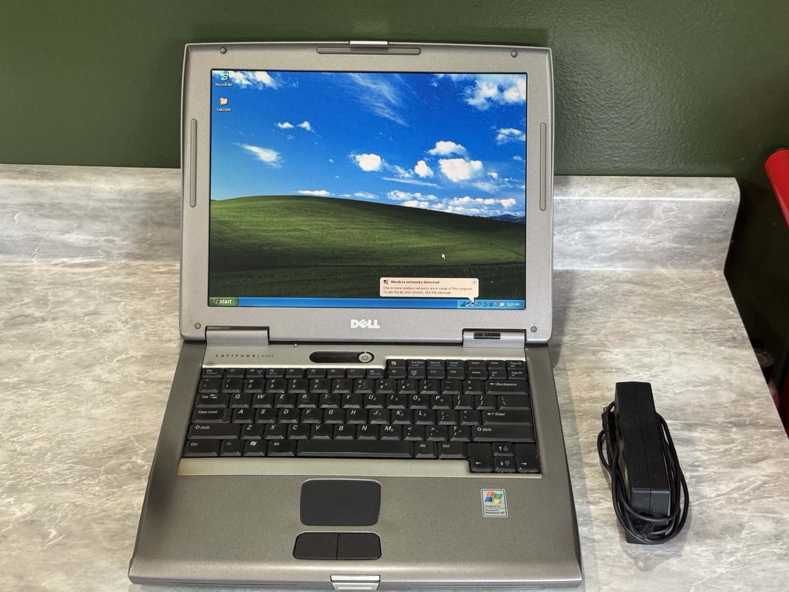 Dell Latitude D505 Intel Pentium M 1.5GHz 1gb RAM 40gb HDD RS232 Serial Win XP