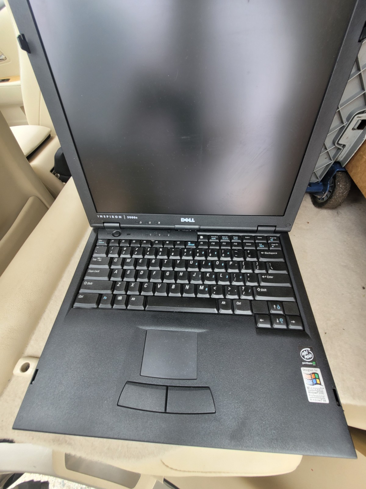 Vintage Dell Inspiron 5000e Laptop P III PPM 700 MHz, 128 MB RAM WinXP