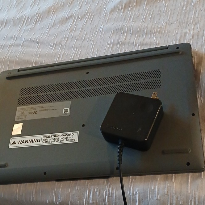 Lenovo IdeaPad 3 15.6″ Ryzen 3 8GB RAM 256GB SSD Win 11 Gray Charger