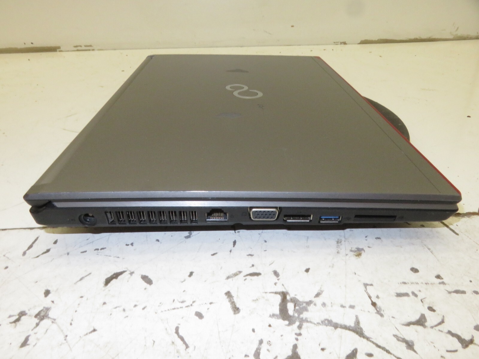 Fujitsu LifeBook E754 Laptop Intel Core i5-4300M 8GB Ram No HDD or Battery