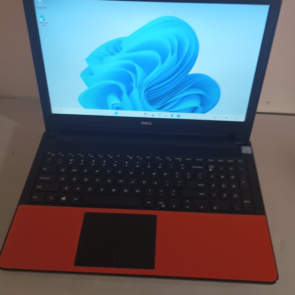 ORANGE Dell Inspiron 15.6HD TOUCHSCREEN,7th GEN,8G RAM,256G SSD.DVDRW,WIN11,CAM