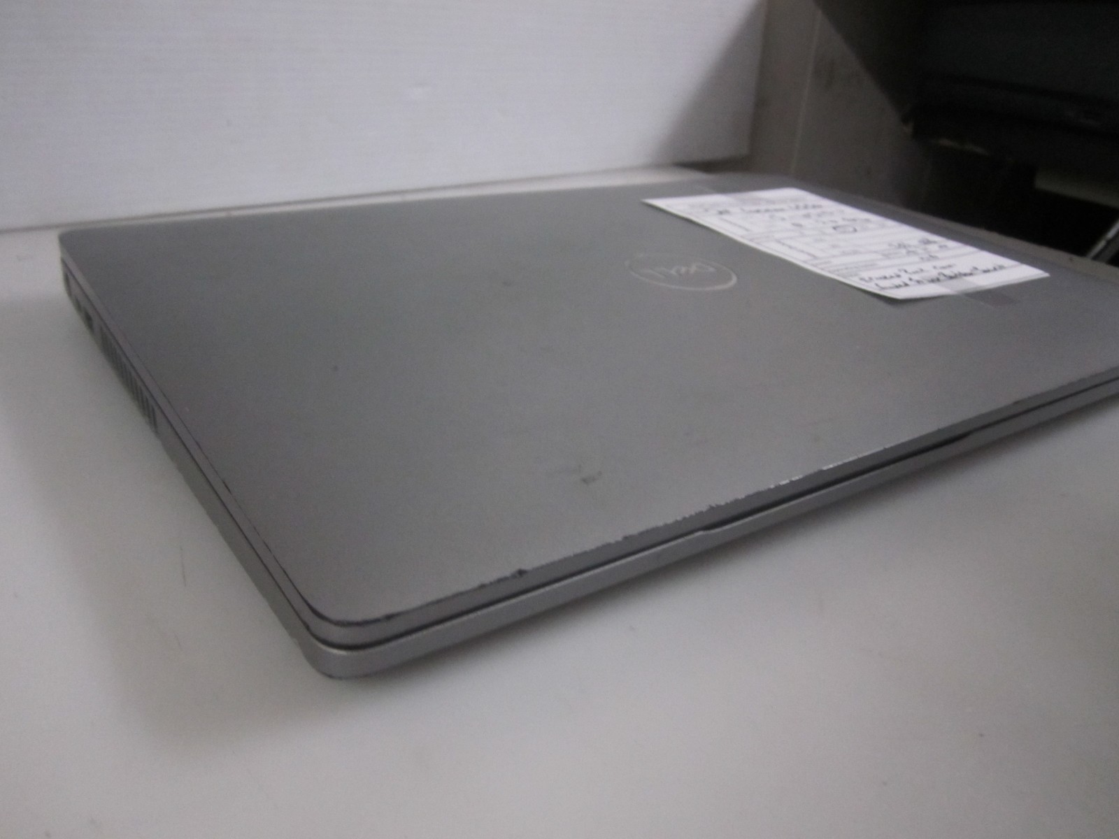 Dell Precision 3550 15.6″ i5-10310U 16GB 256GB m2SSD NO OS LAPTOP + AC READ