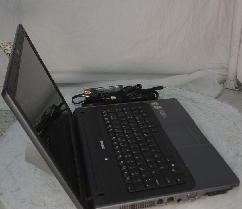 HP 530 FH553AT-ABA INTEL CORE2 T5200 laptop 1GB 160GB 1.6Gz SEE NOTES