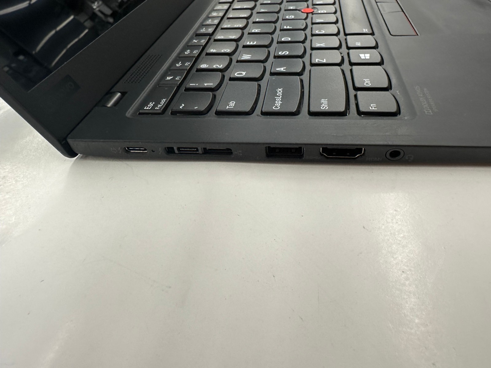 Lenovo 20QD000SUS TP X1 Carbon 7th Gen 14″ 256GB SSD Intel UHD Graphics W11 Pro