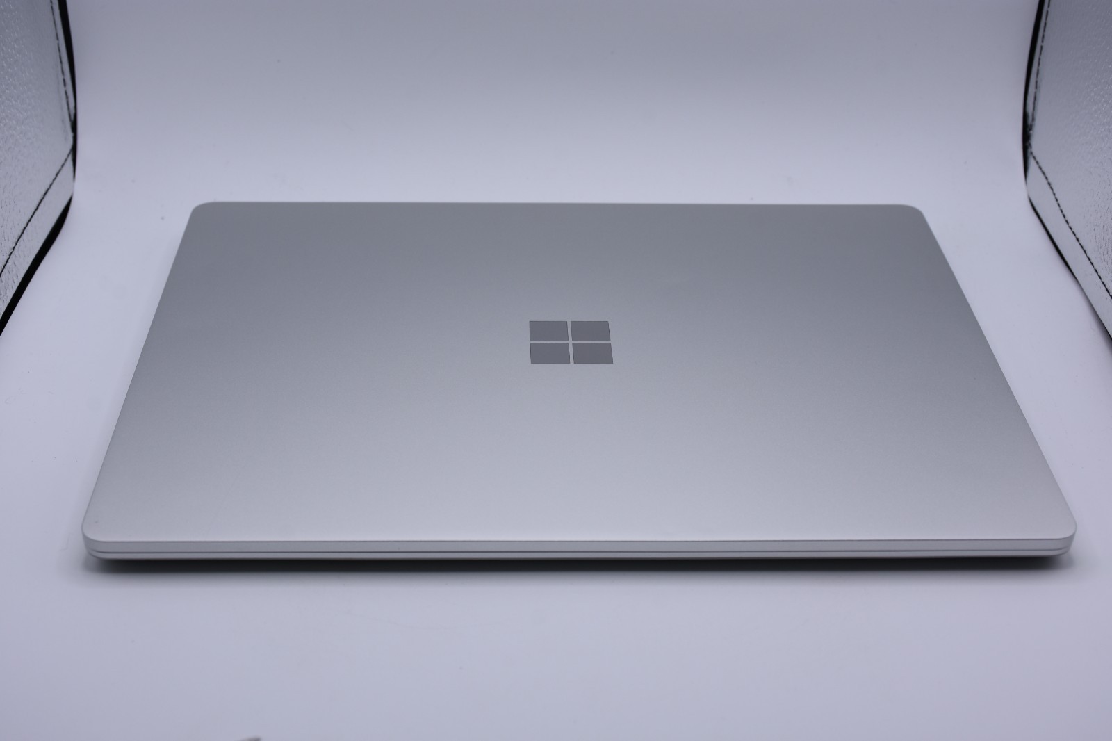 Microsoft Surface Laptop Go 12.4″ i5-1035G1 16GB RAM 256GB SSD Windows 11