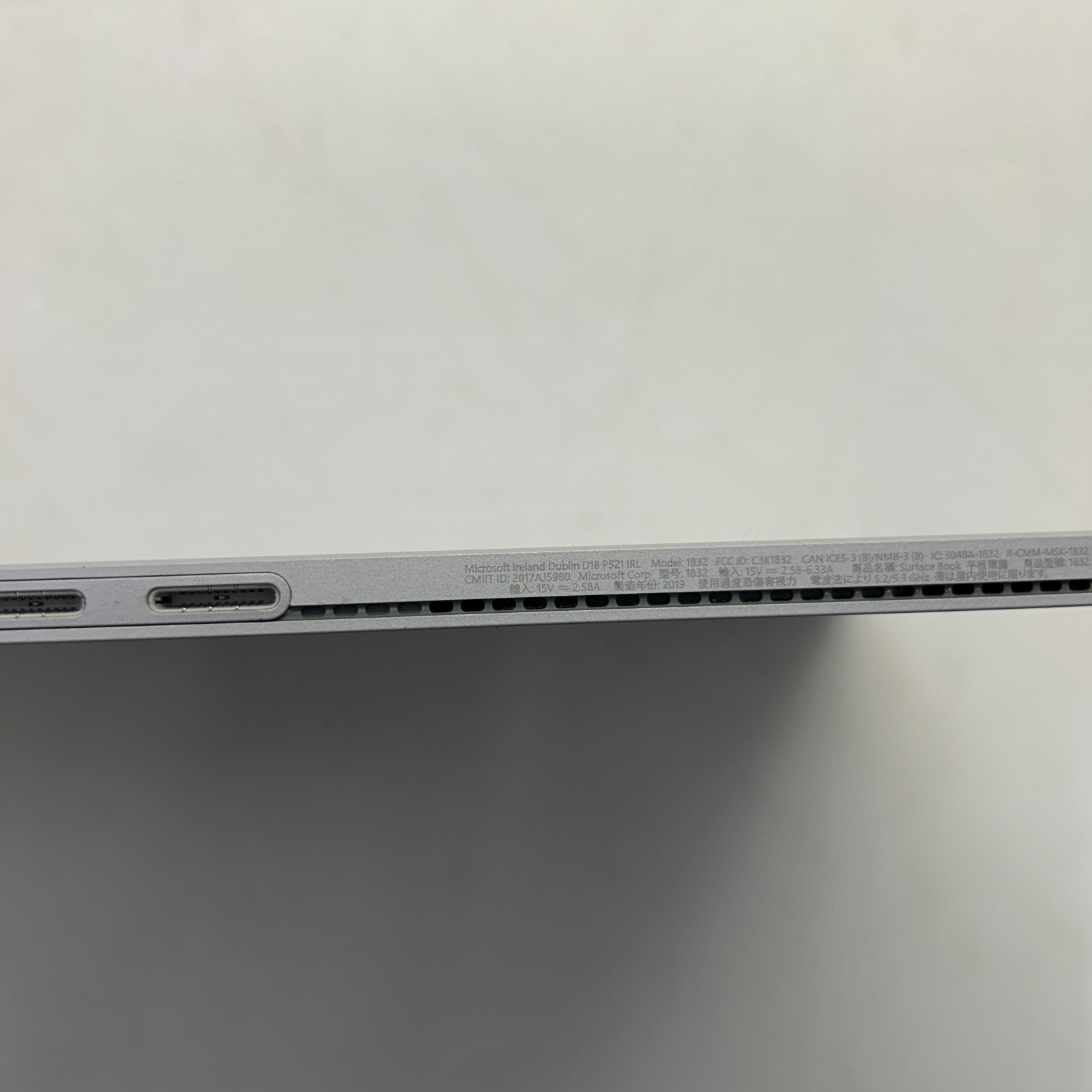 Microsoft Surface Book 2 i5-8350U 8GB RAM 256GB SSD Model 1832 Silver Win 11*