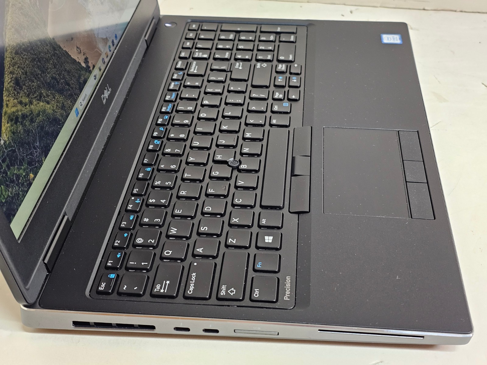 Dell Precision 7530 Laptop – 2.5 GHz i5-8400H 16GB 256GB SSD Webcam P1000 15.6″