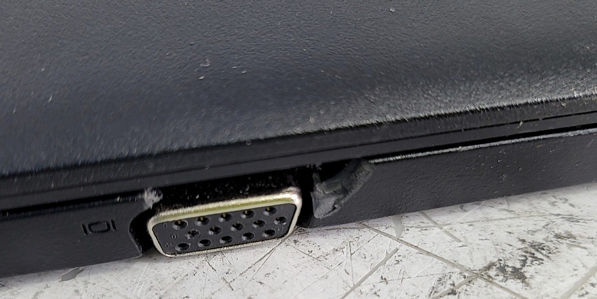 DELL LATITUDE 3490 Laptop Core I5-7200U 4GB 256GB SEE NOTES