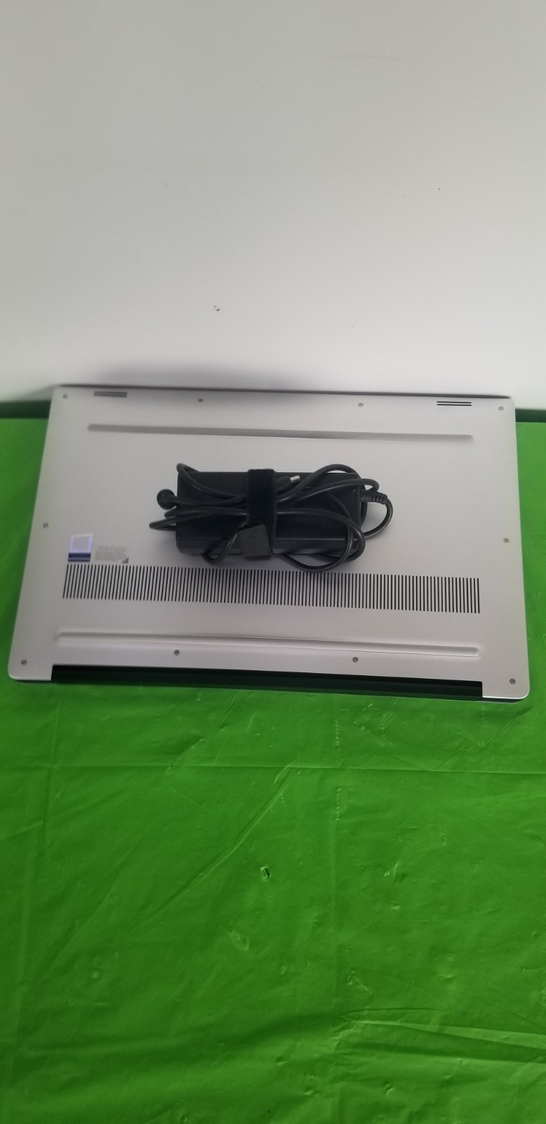 Dell Precision 5520 15.6″ Intel Xeon 2.80 E3-1505M V5-32GB RAM 512GB SSD WIN11
