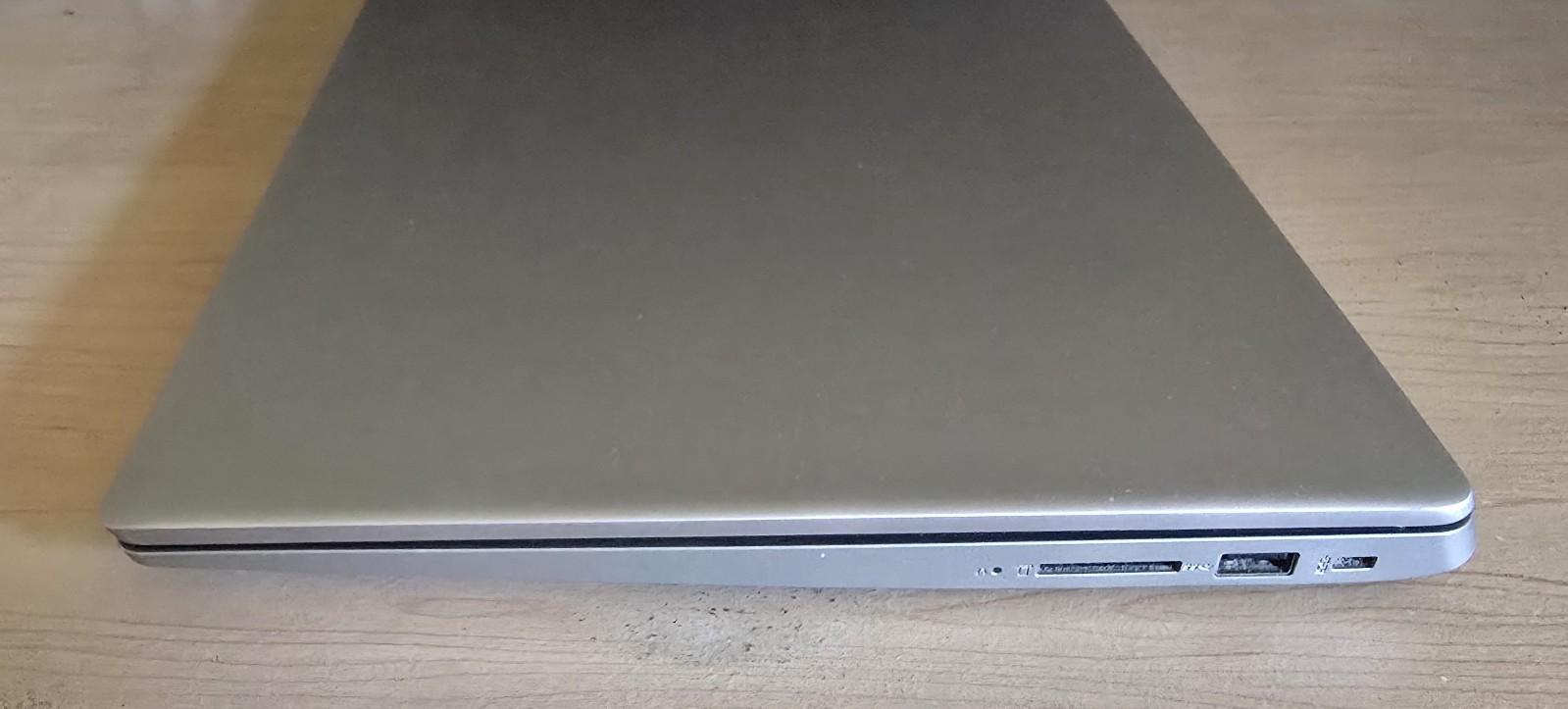 Lenovo Ideapad 15.6″ AMD Ryzen 5 2500U 12GB RAM 500GB SSD **Bad keyboard**