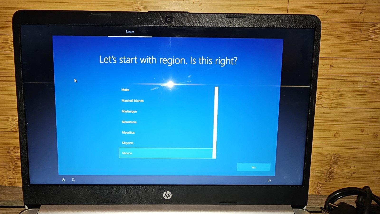 HP 14″ Laptop Intel Core i3 7th Gen SSD Windows 10 Silver w/ Charger