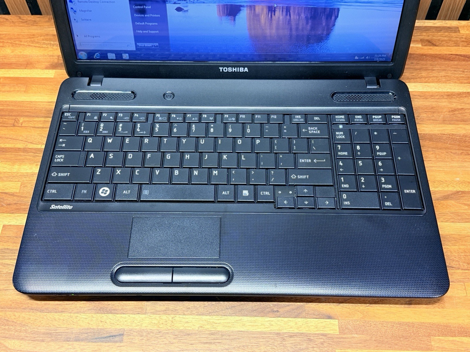 Toshiba Satellite C655D-S5401 AMD V120 2GB 250GB Windows 7 Ultimate Laptop Works