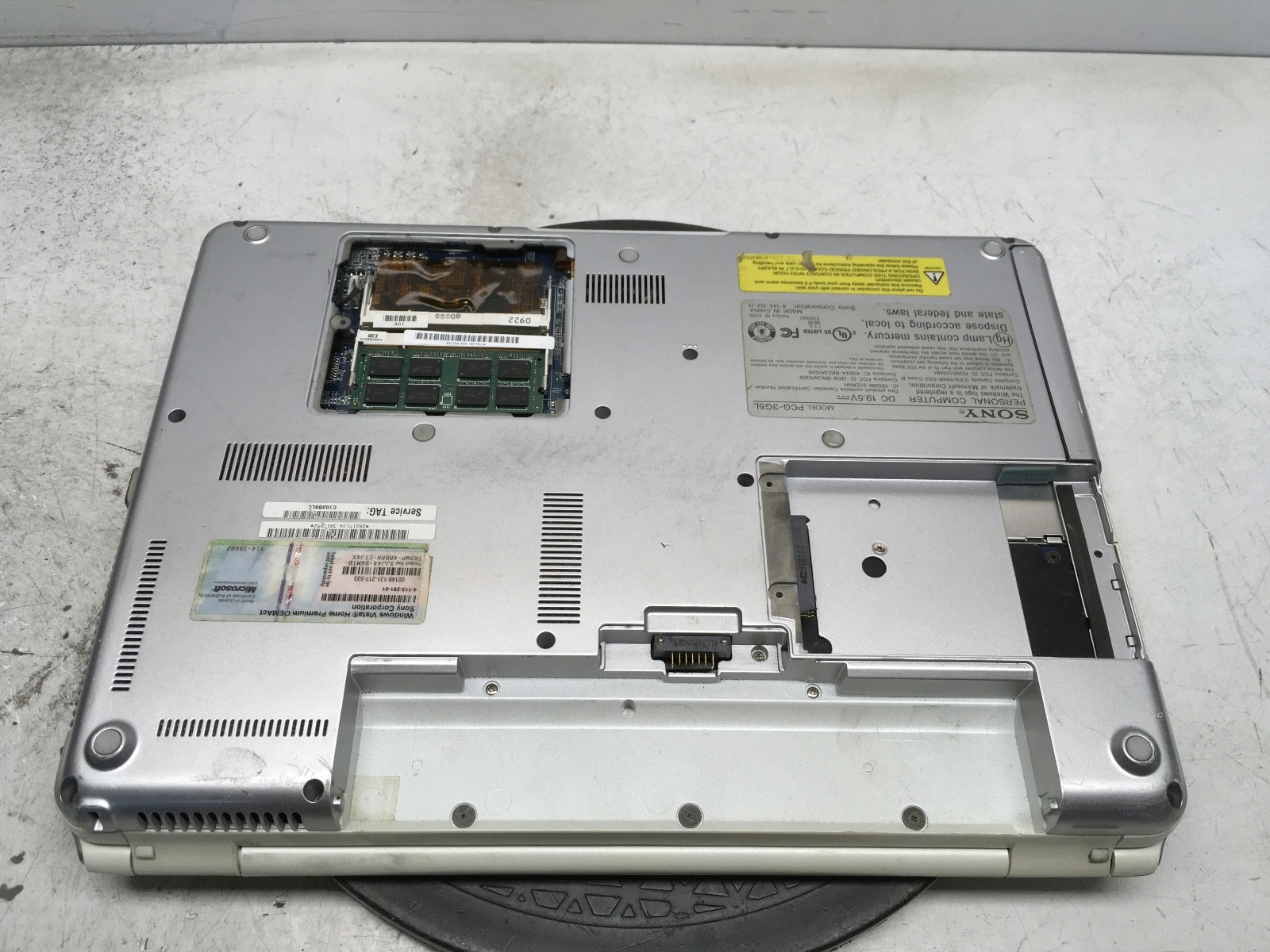 Sony Vaio VGN-CS320J Intel Core 2 Duo Processor T6500 2.1GHz 2 GB NO HDD