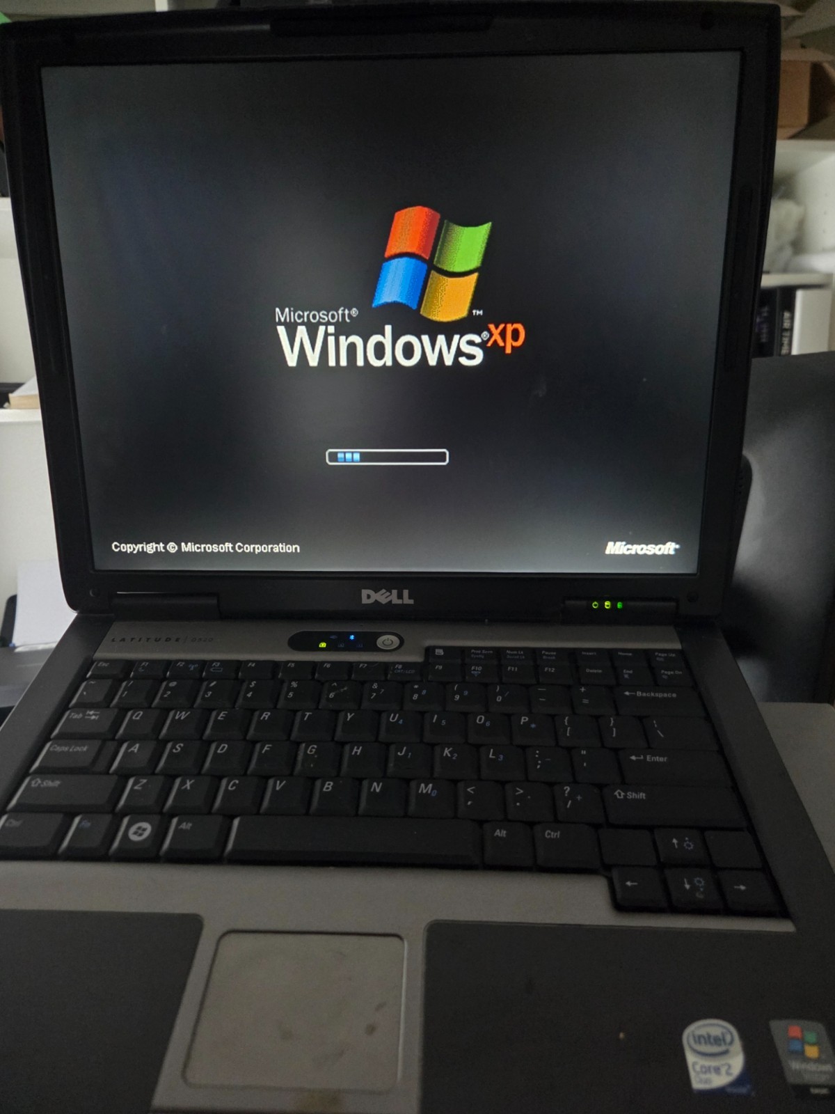 Dell Latitude D520 T5500 2GHz 2GB 80GB DW WXPP 15″ Laptop with Docking Station
