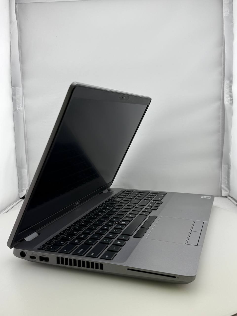 Dell Latitude 5511 NTS i7-10850H@2.7GHz 16GB RAM 512GB NVMe Win 11 Pro Grade B