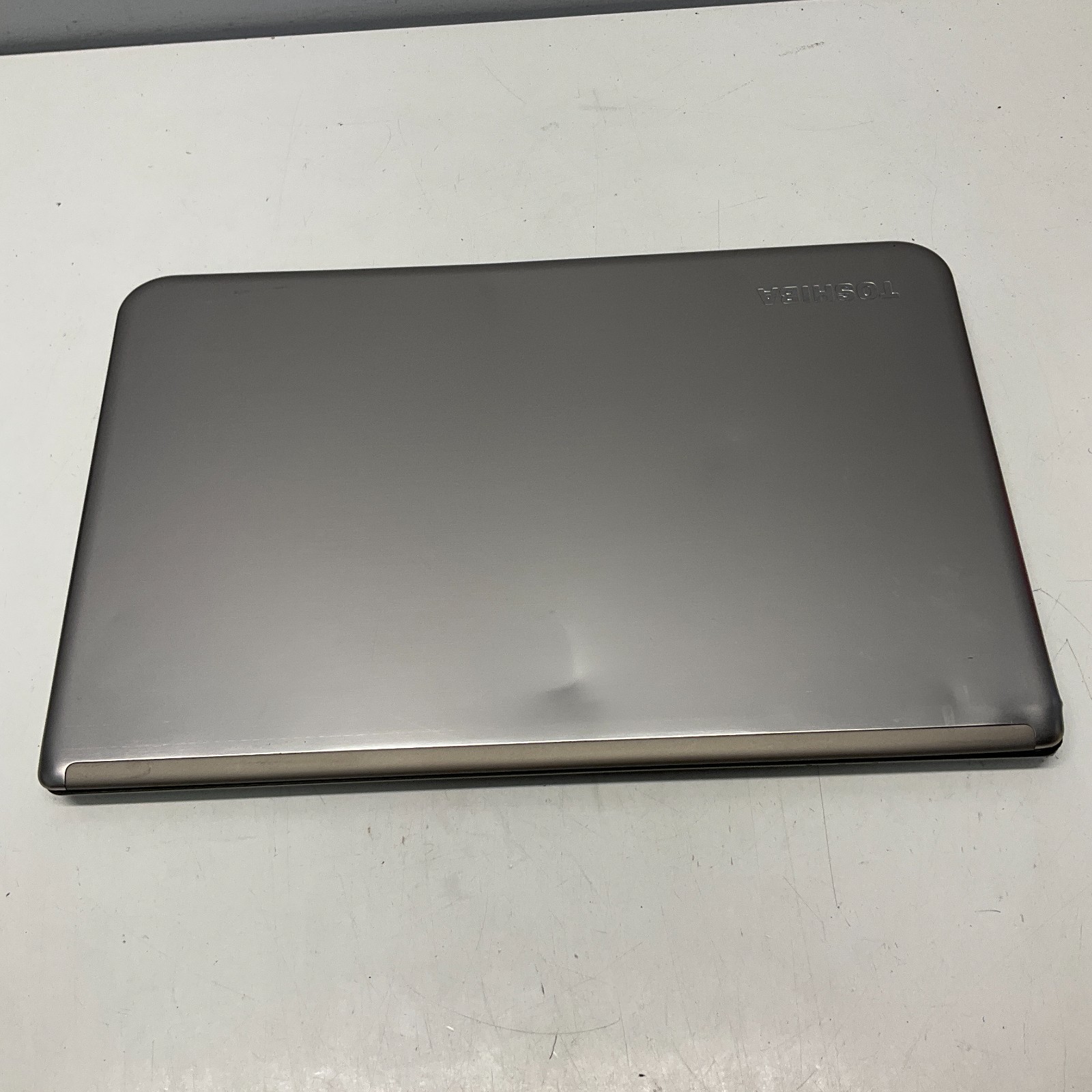 TOSHIBA SATELLITE RADIUS P55W-B5312-FOR PARTS/REPAIR- BROKEN LCD AS IS