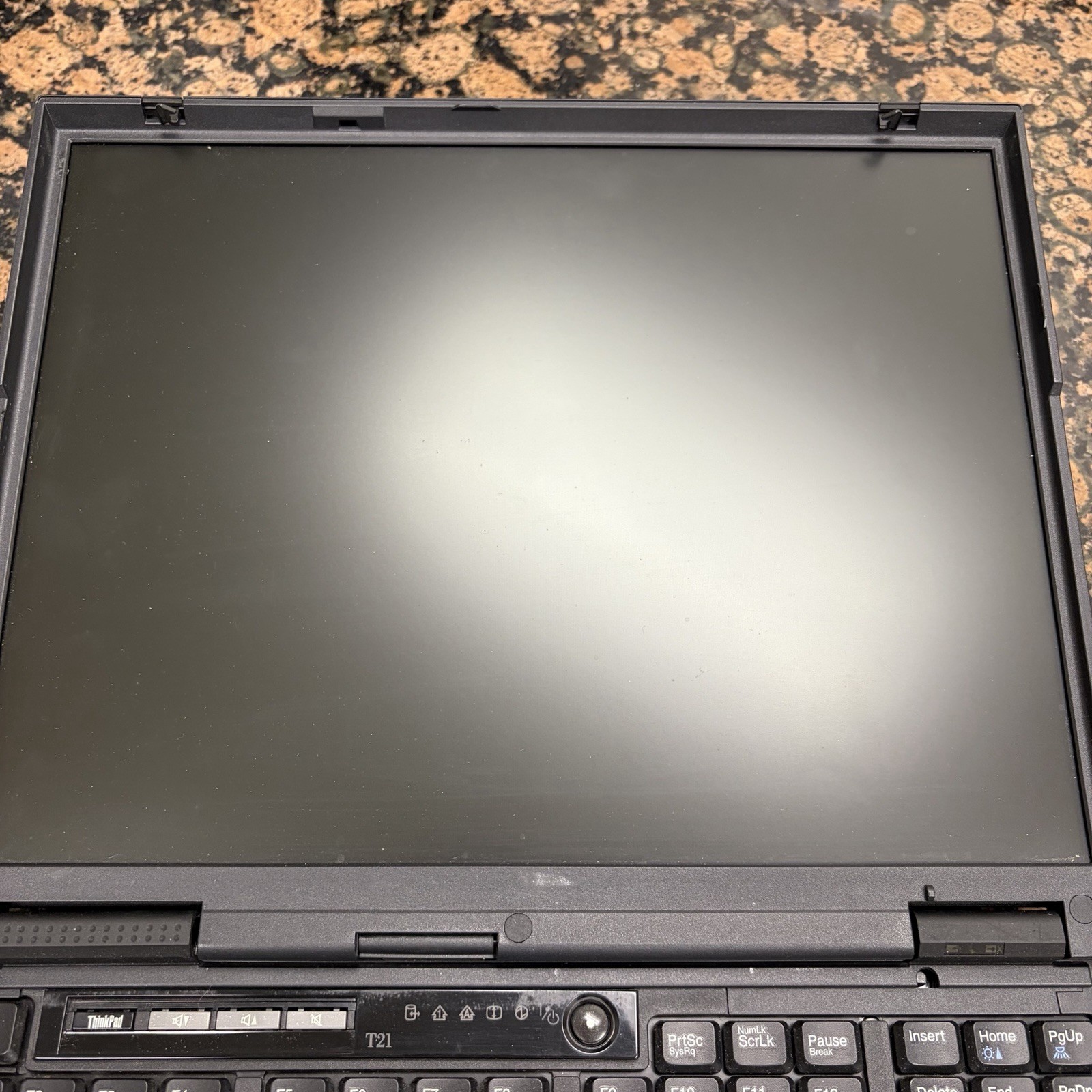 IBM Lenovo T Series ThinkPad T21 2648-ED1 PIII 800MHz 256KB 256MB RAM WIN 98