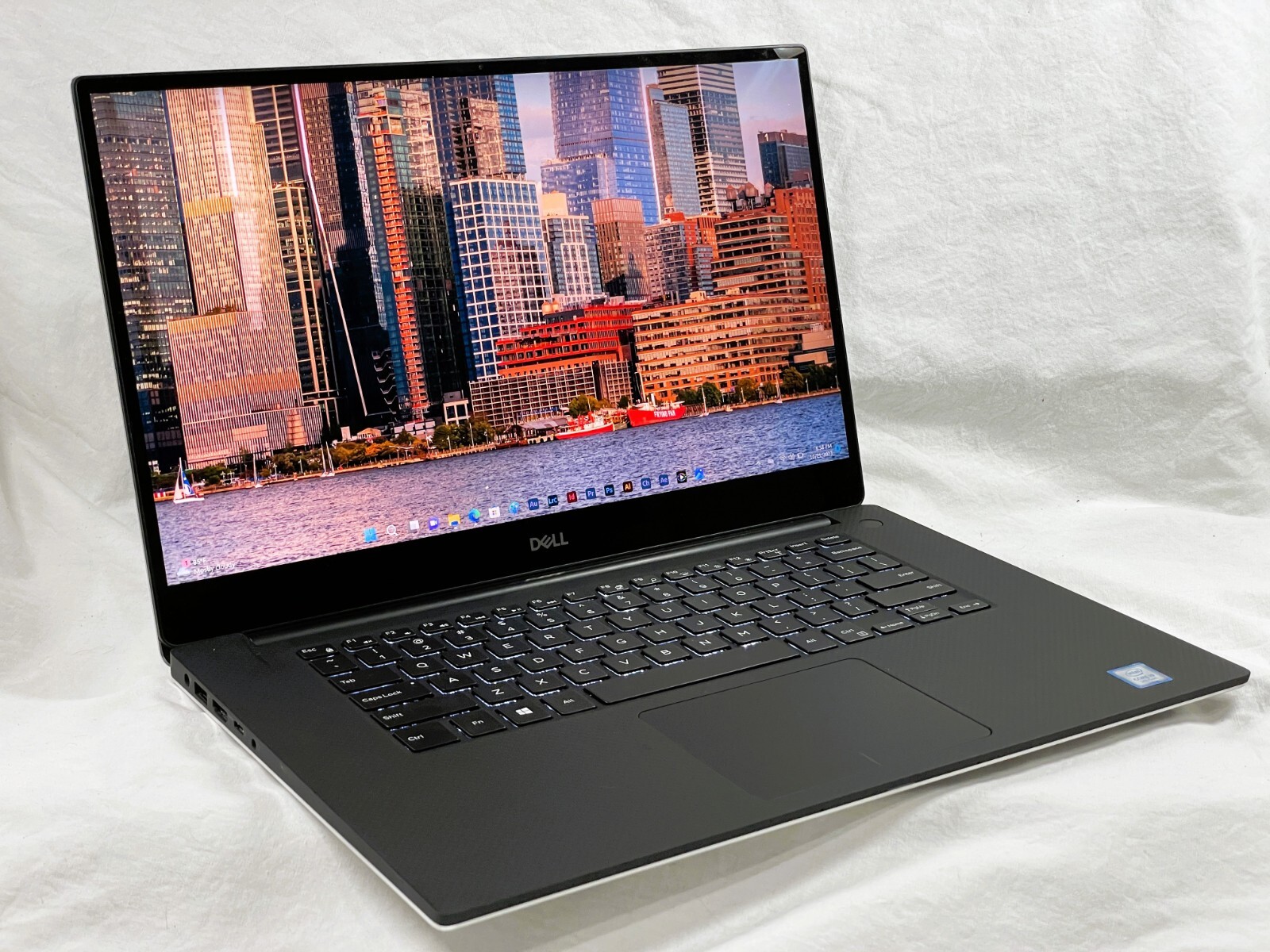 Dell XPS 15 7590 4K TOUCH ✔i9-9980HK ✔32GB RAM ✔2TB SSD✔ Grade A
