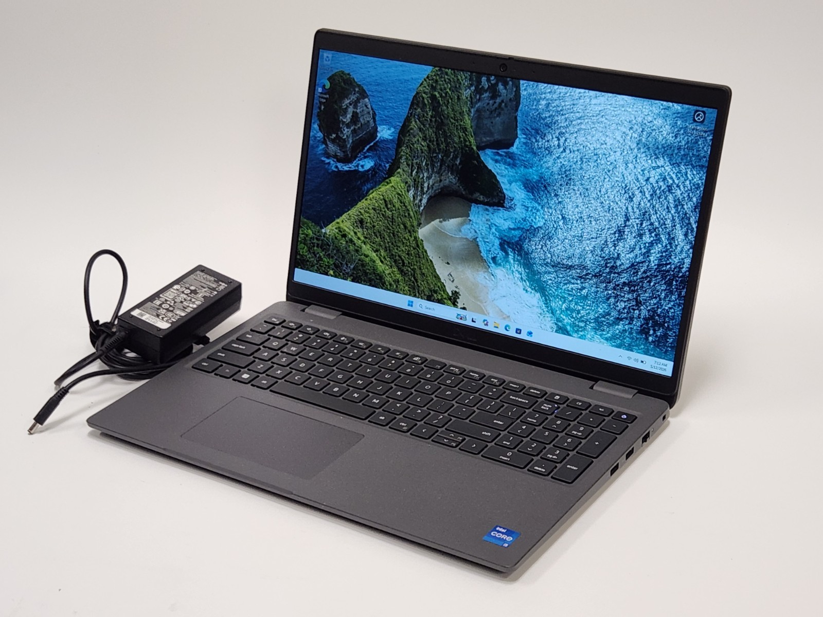 Dell Latitude 3540 15.6″ Laptop i5-1335U 1.3 Ghz 16GB DDR4 256GB SSD W11P + AC