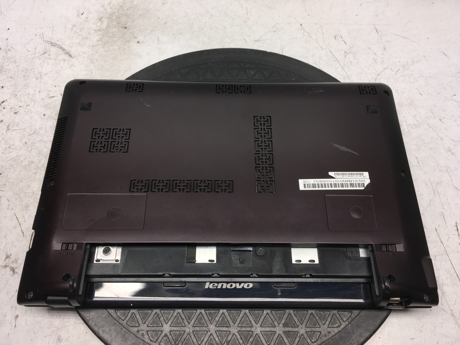 Lenovo IdeaPad S205S Intel Pentium U5600 1.33GHz 2 GB NO HDD
