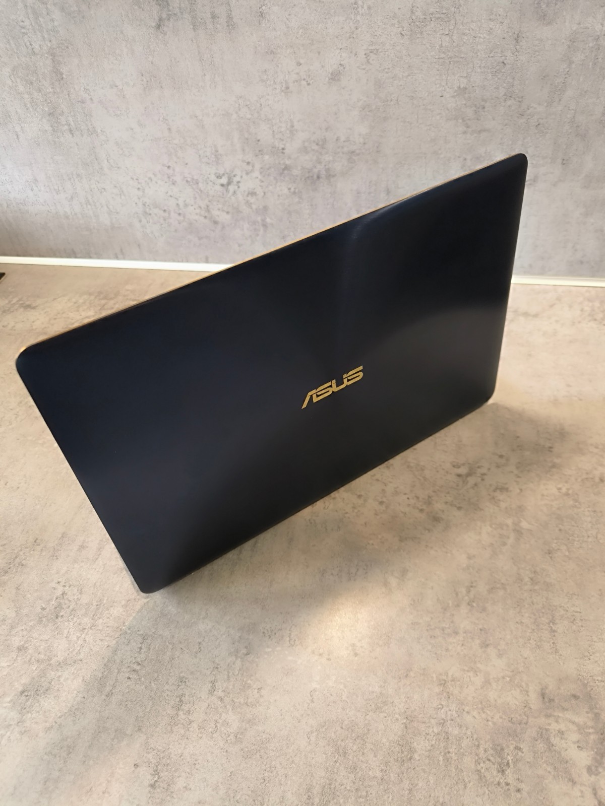 SUS ZenBook UX490UA – Ultra-Slim Premium Ultrabook | i5 | 8GB RAM | 512GB NVMe