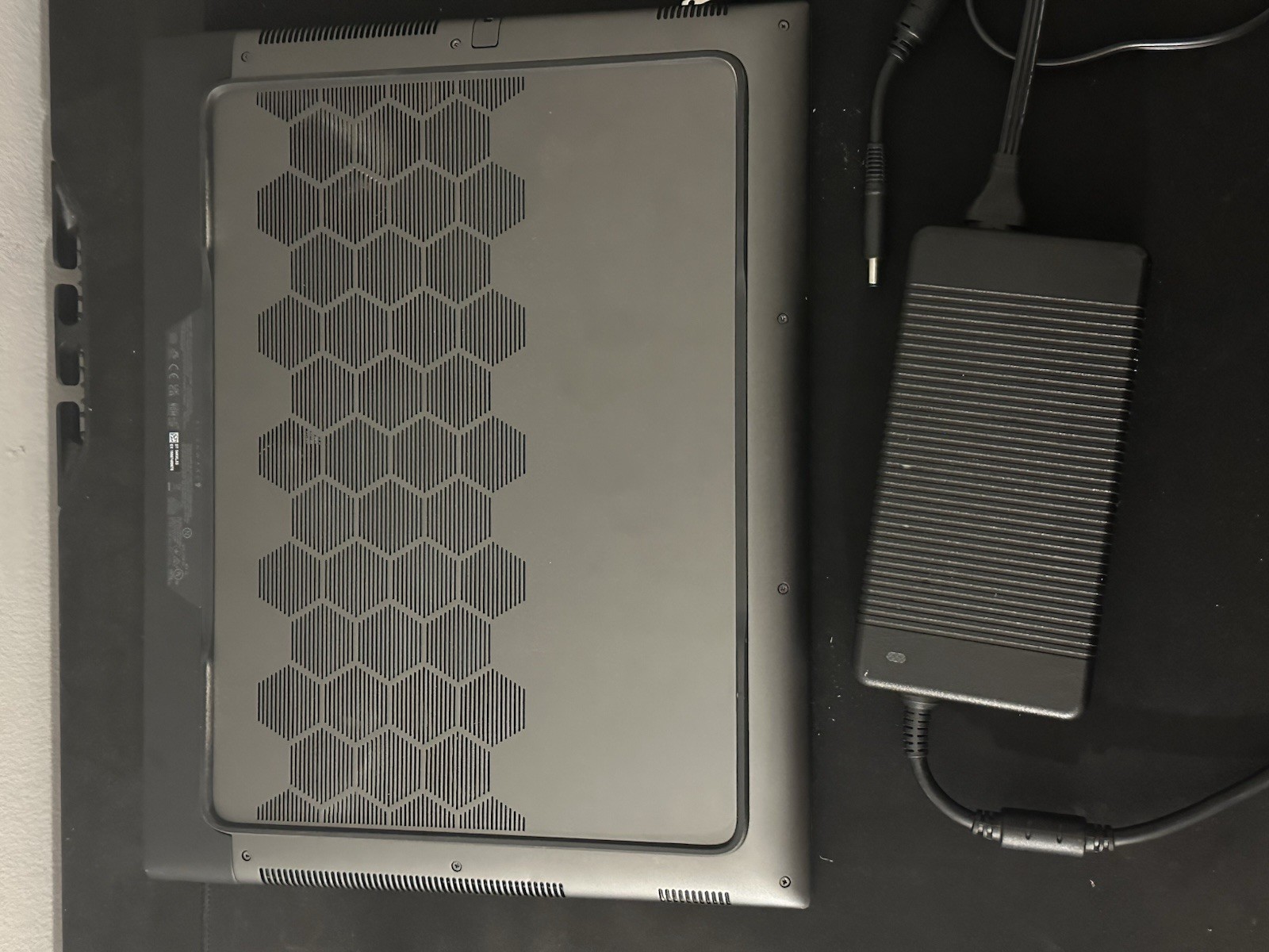 Alienware M18 Gaming Laptop QHD+ Display, Intel Core i7-13700HX, 16 GB DDR5 RAM.