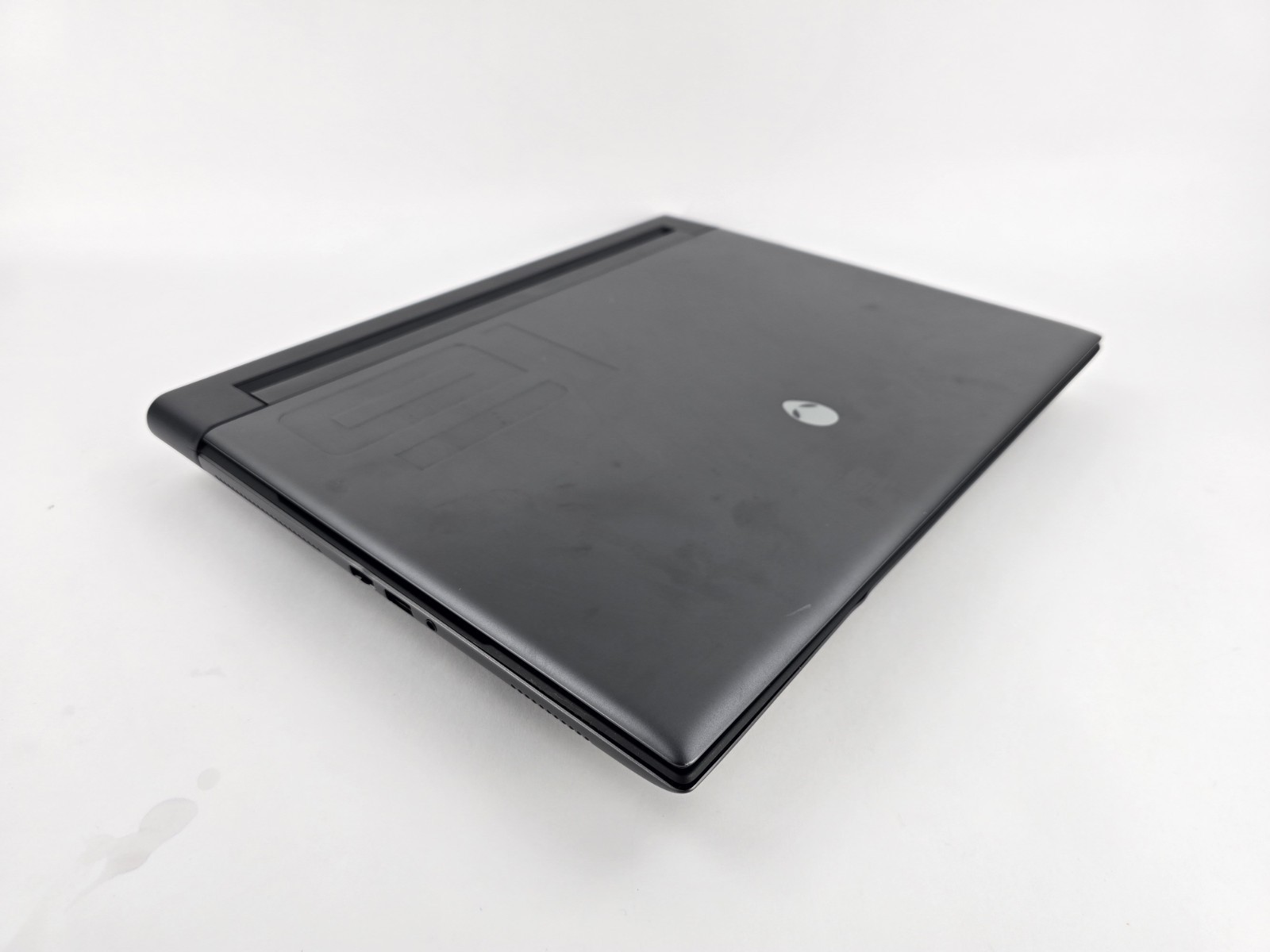 Alienware M16 R1 16″ Ryzen 9 7845HX 16GB 1TB RTX 4080 – For Parts – AS-IS
