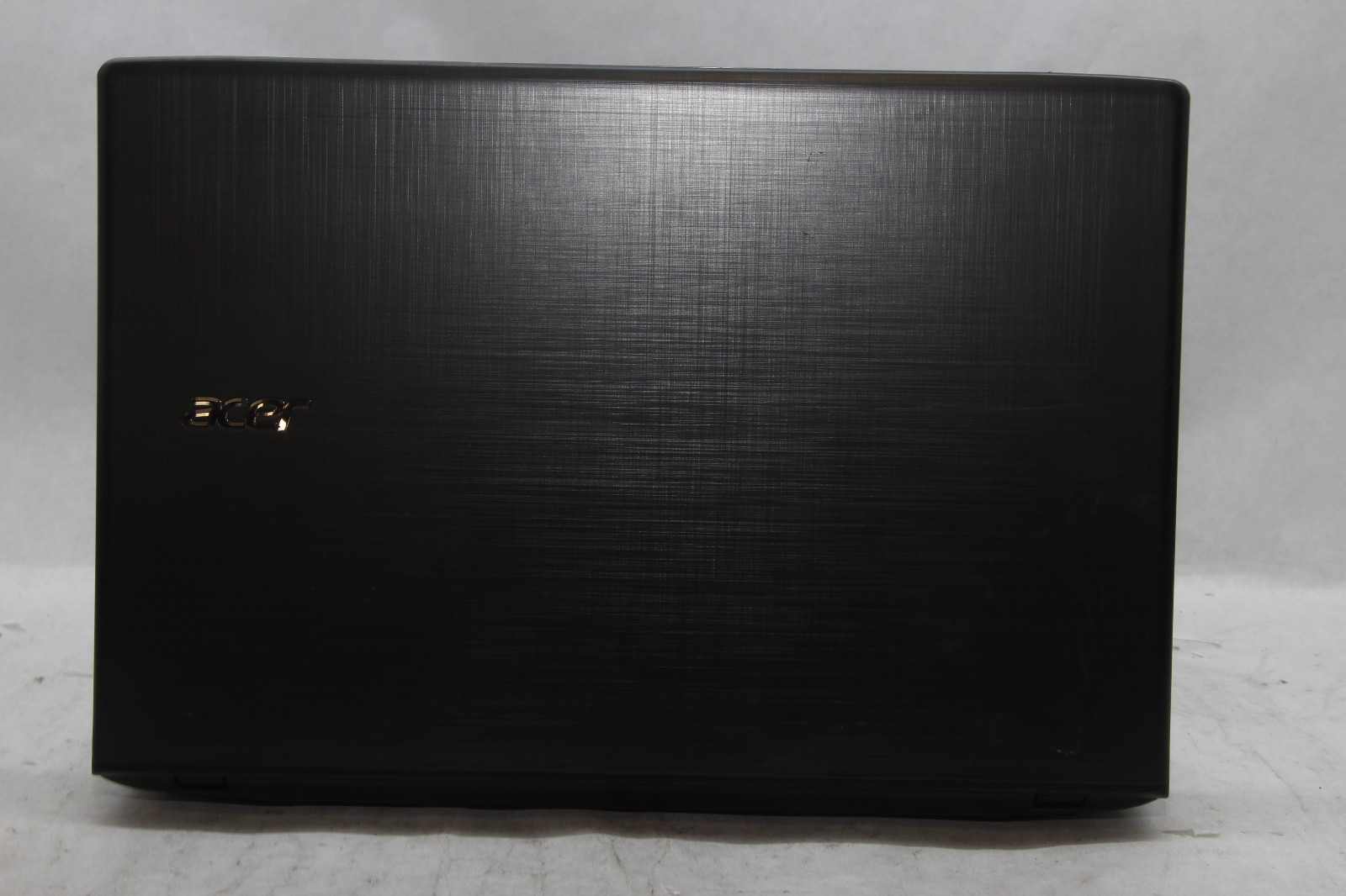Acer Aspire E5-576G 15.6″ Laptop i5-8250U 8 GB RAM 256 GB SSD Win 11 No Charger