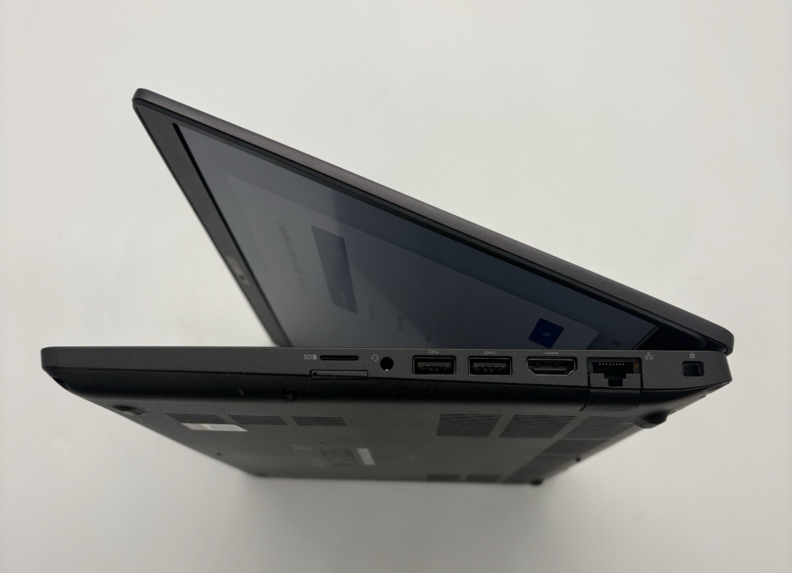 Dell Latitude 5401 14″ Laptop i7-9850H 2.6GHz 16GB RAM 256GB SSD Windows 11 Pro