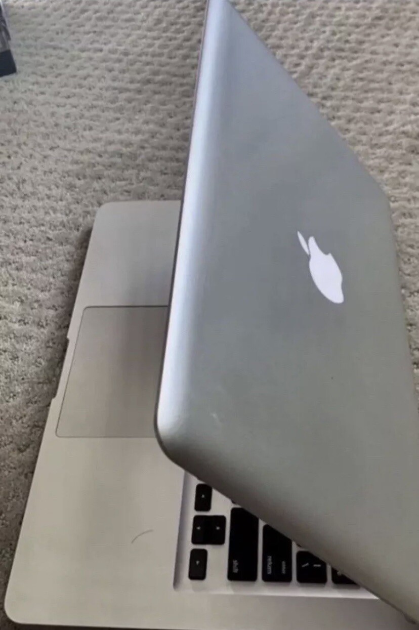 Apple MacBook Pro 13” – macOS 15.X Sequoia – Low Battery Charge Cycles – MINT