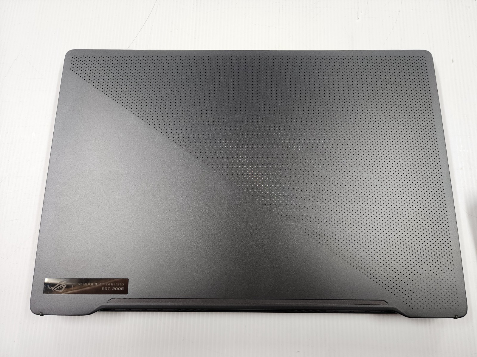 ASUS ROG Zephyrus G14 Laptop 14″ AMD Ryzen 7, 512GB SSD, 24GB RAM w/ Charger