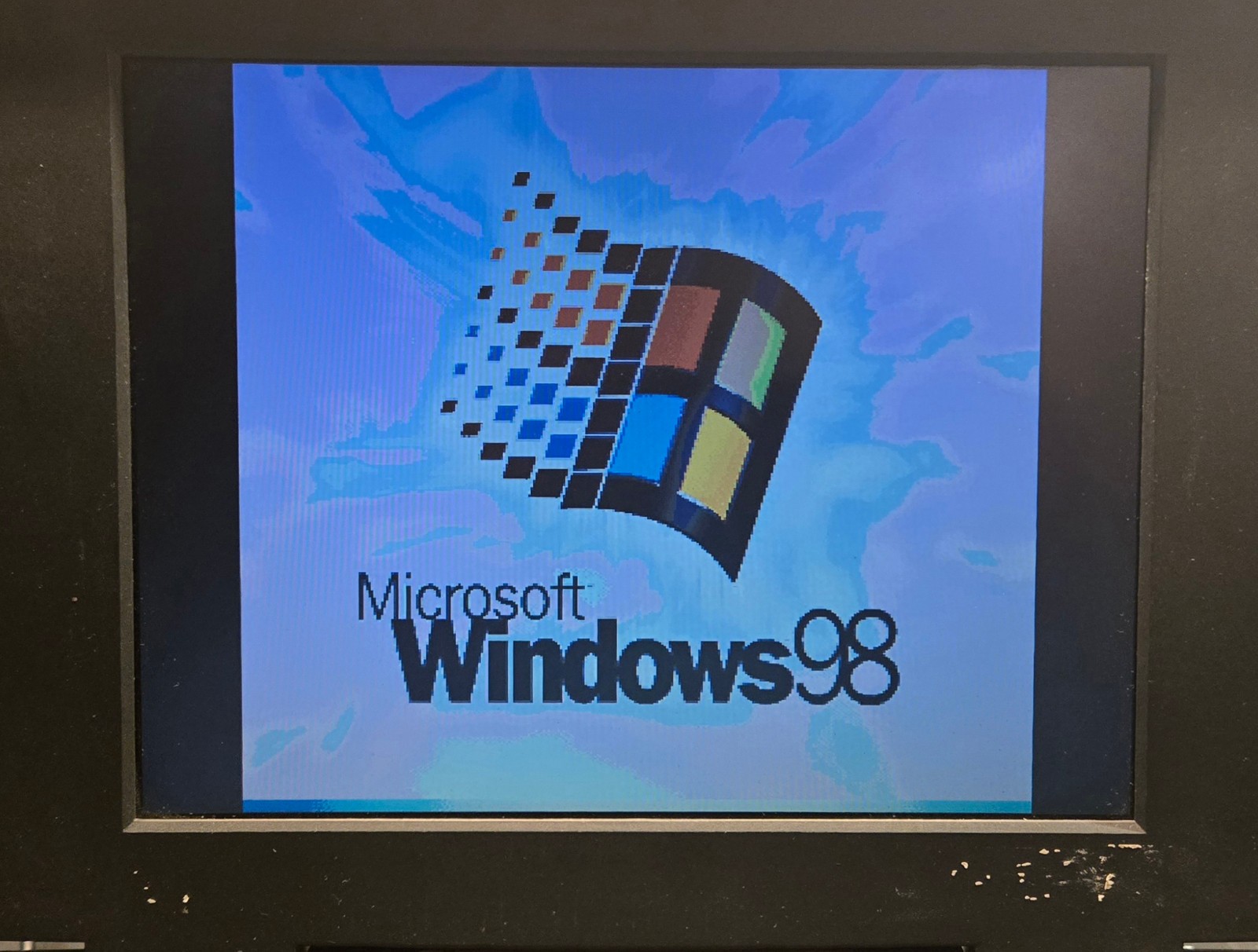 Vintage Sager FMA86T (Intel Pentium @ 120 MHz, 24 MB RAM, Win98SE)
