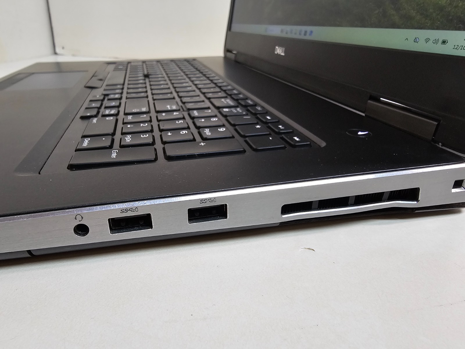 Dell Precision 7740 Laptop 2.6 GHz i7-9850H 16GB 512GB SSD WX 7130 Cam 17.3″ SP1