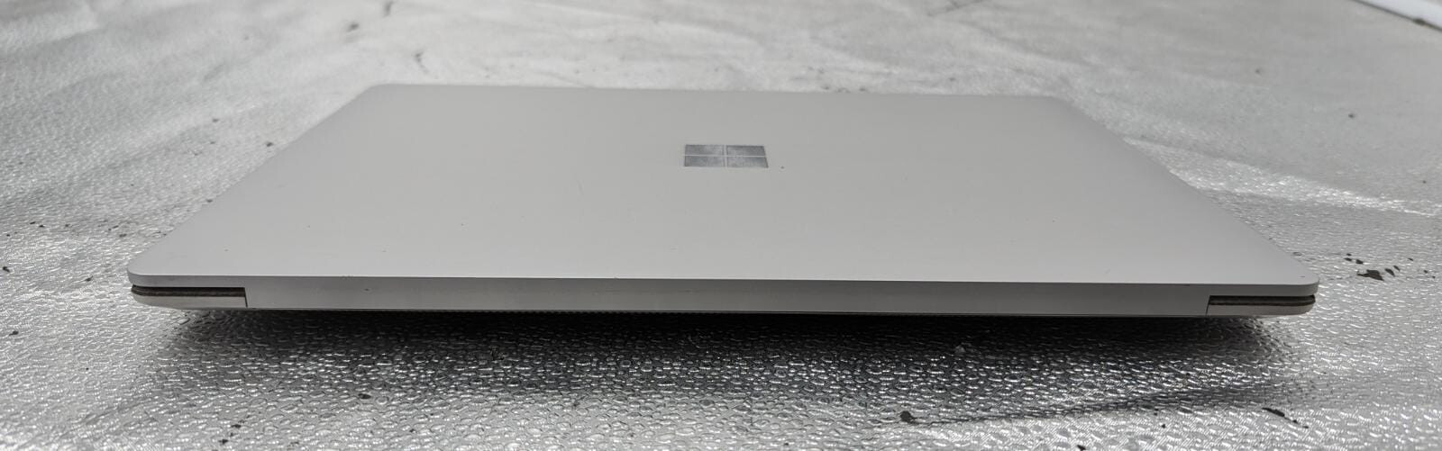 Microsoft Surface Laptop 13.5″ 256GB 8G Intel Core i5 7th Gen. 2.60 GHz *READ*
