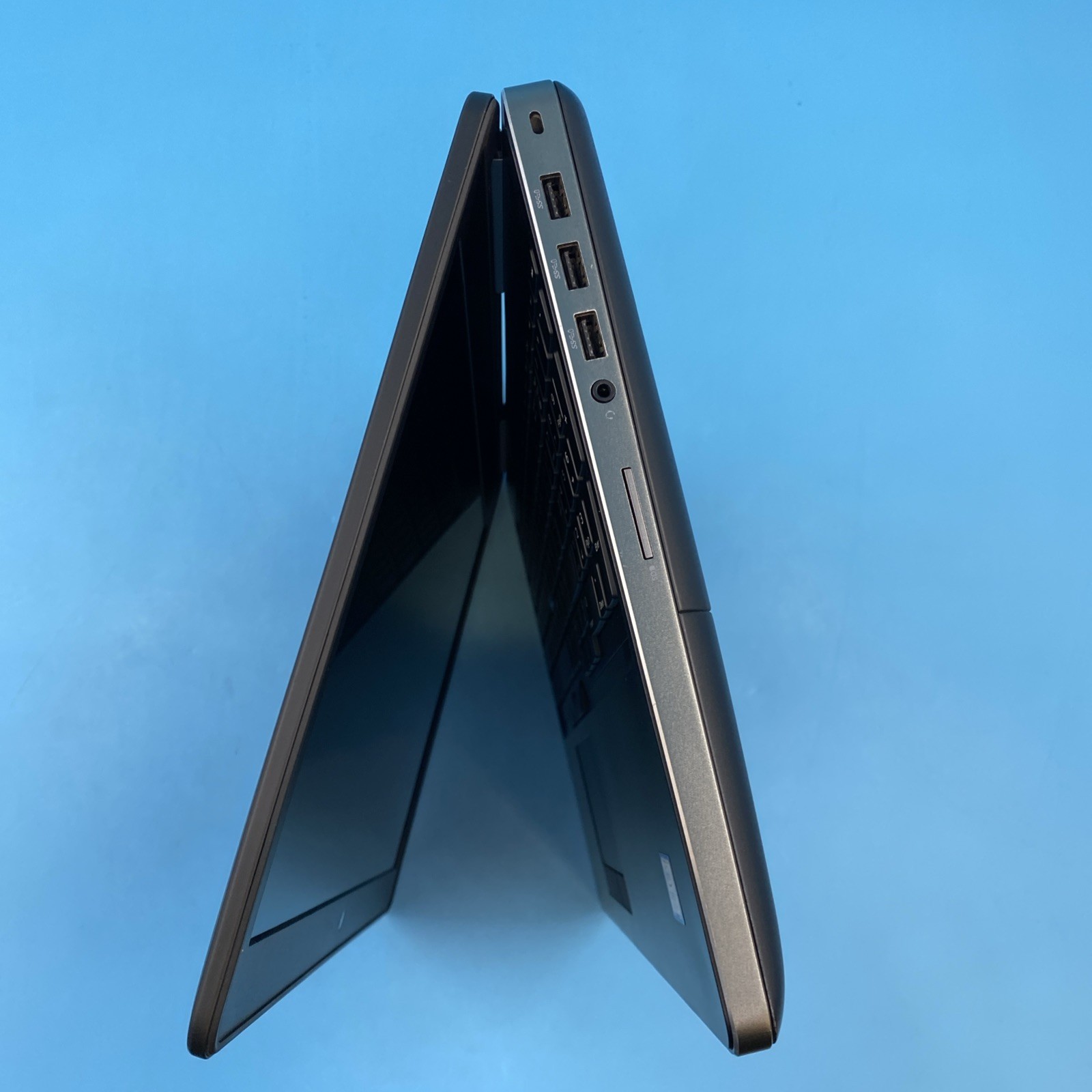 (LOT OF 16) Dell Laptops | i7 7th Gen | 8/16/32GB RAM | **READ BELOW** | NO OS