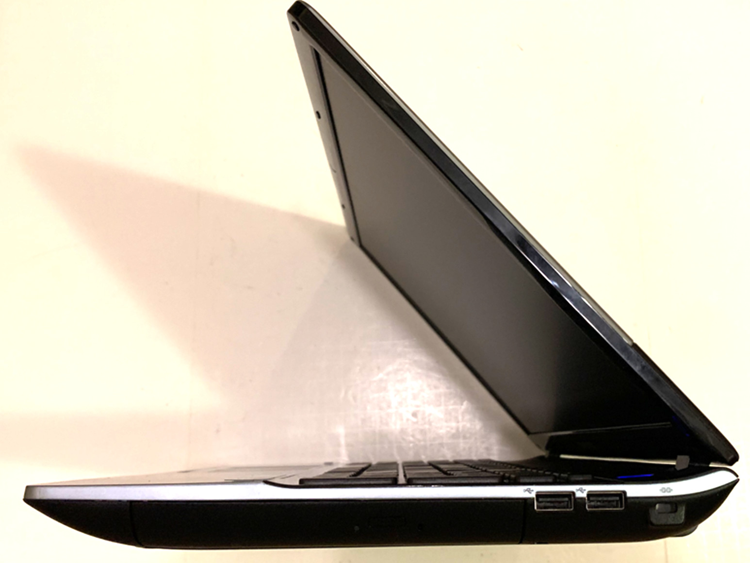 Samsung NP300E5C-A0BUS 15.6″ WIN 11 ACTIVATED Pentium 2.2GHz 8GB RAM 500GB HDD