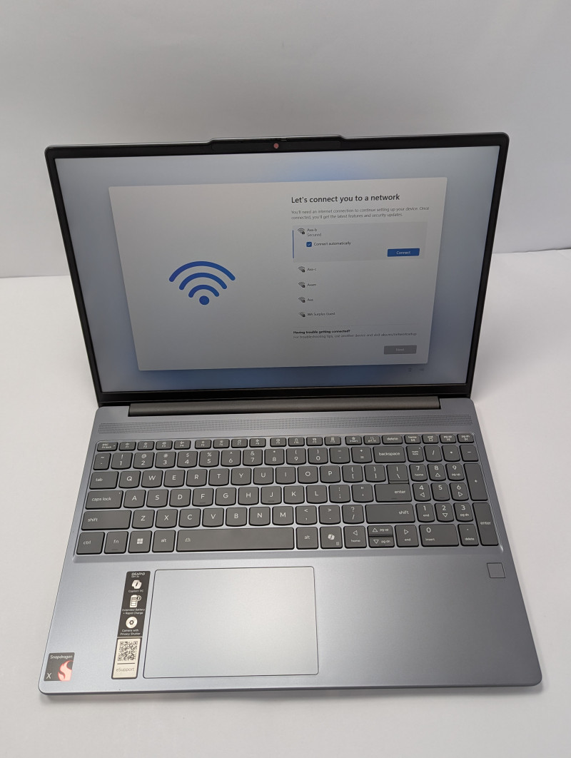 Lenovo IdeaPad Slim 3x Snapdragon X 16GB RAM 1TB SSD 15.6″ Touch WUXGA 1920×1200
