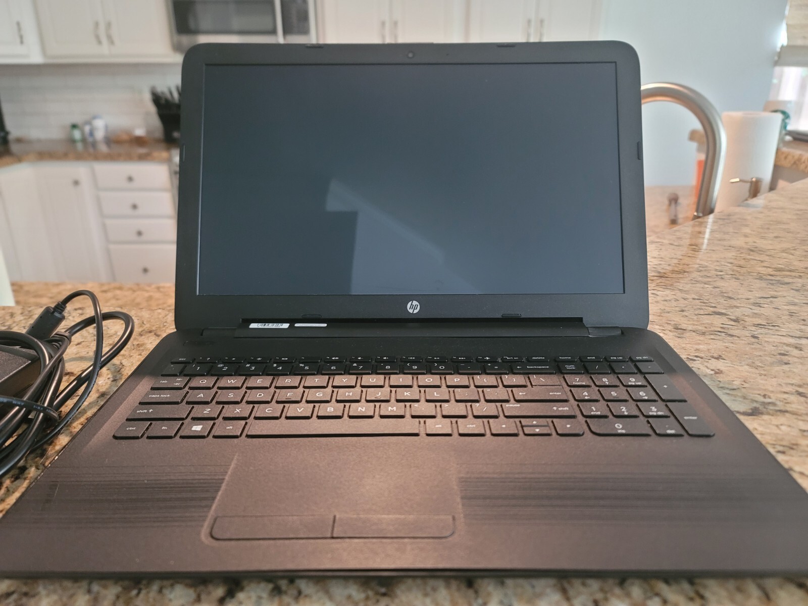 HP 15.6″ Laptop Intel i3-6100U 2.3Ghz 6GB RAM 1TB HDD Touchscreen Window 10 Wifi