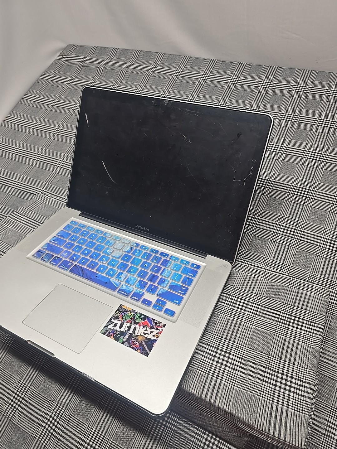 Apple A1286 15″ MacBook Pro Laptop Computer Silver Cracked Screen