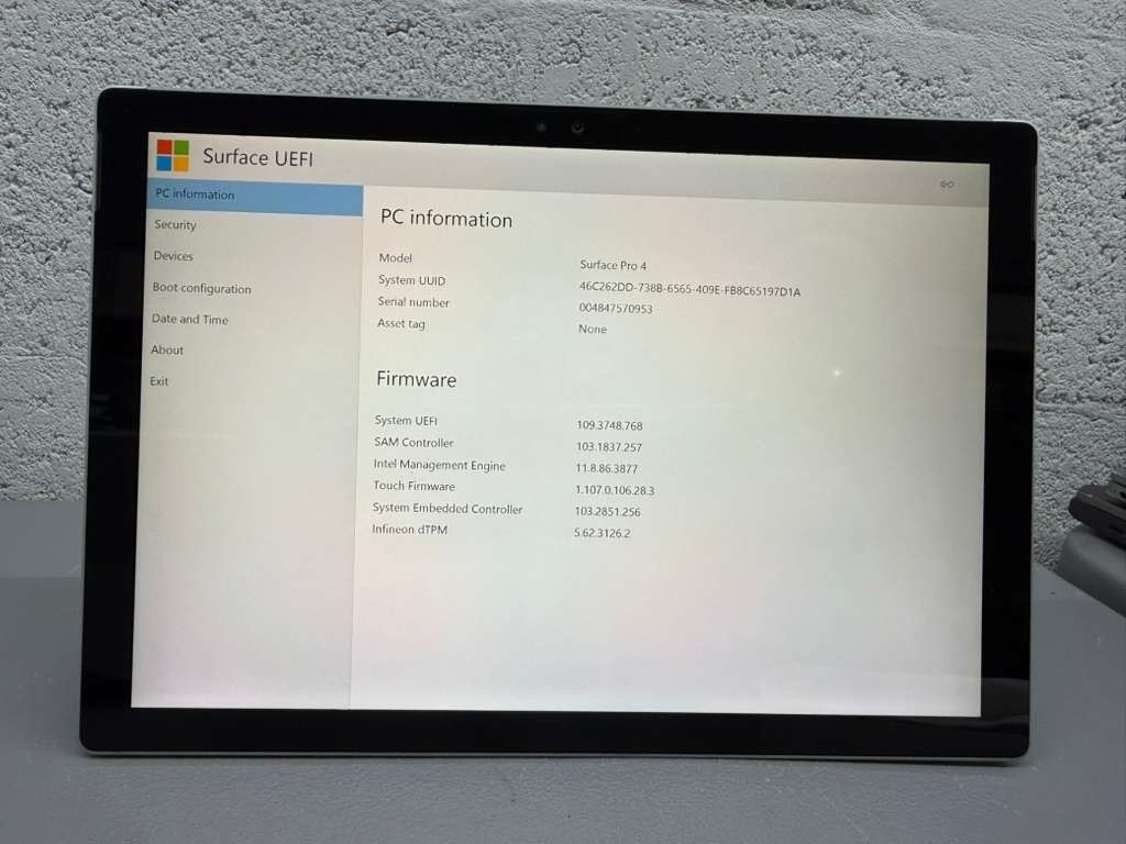 Microsoft Surface Pro 4 1724 i5-6300U 8GB RAM 256GB SSD Win 10