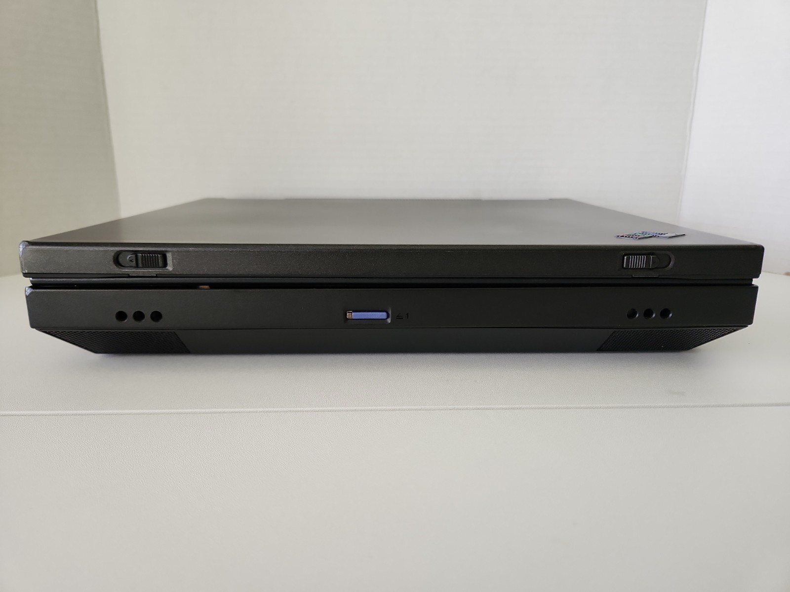 VINTAGE IBM ThinkPad 570 13″ Laptop Intel Pentium 2 192mb RAM 98SE W/ DOCK WORKS