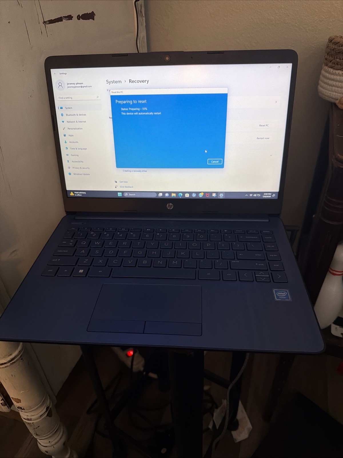 HP 14-cf2111wm 14″ Laptop Blue Intel Processor Windows 11 W/charger EUC