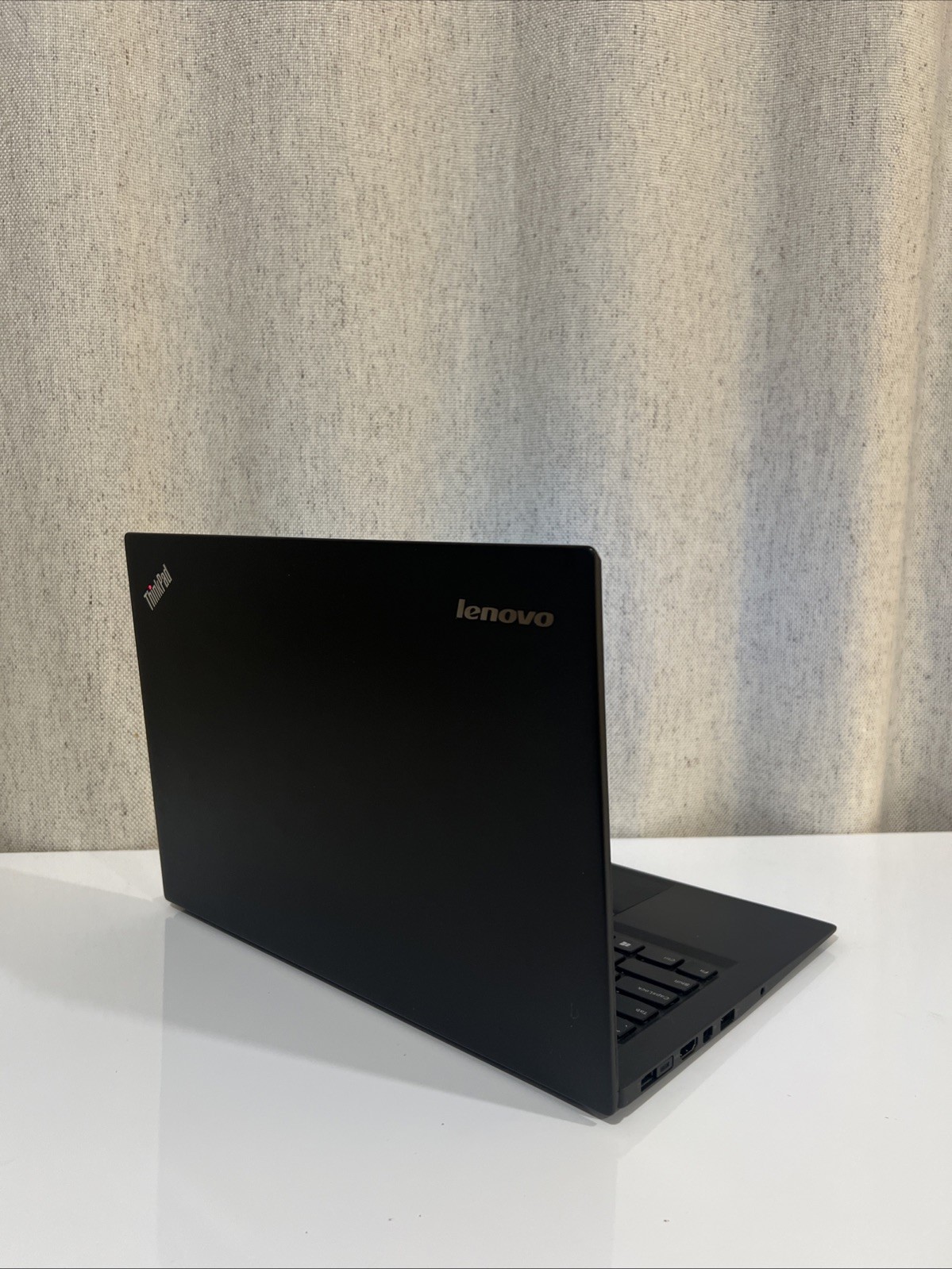 Lenovo X1 Carbon Gen 3 Laptop – i7/8gb/256gb – Good For: School/Work