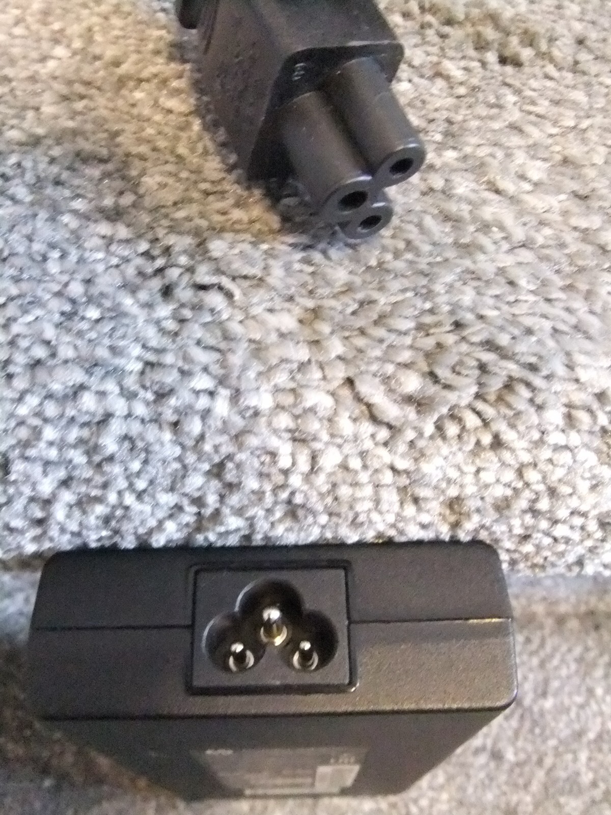 Genuine HP Combo 100W Notebook Power Supply – 120VAC and auto 12VDC + 3 adapters