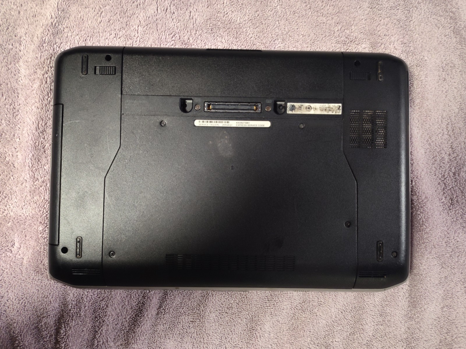 Dell Latitude E5420 14 inch (120 GB SSD, Intel Core i3, 2.50 GHz, 8 GB RAM)