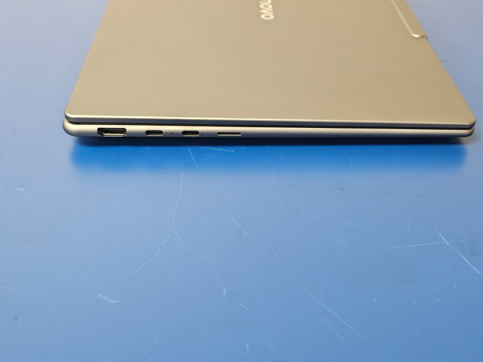 Lenovo Slim 7 14ILL10, Intel Core Ultra 7 258V, 2.20 GHz, 32 GB RAM, 1 TB NVMe