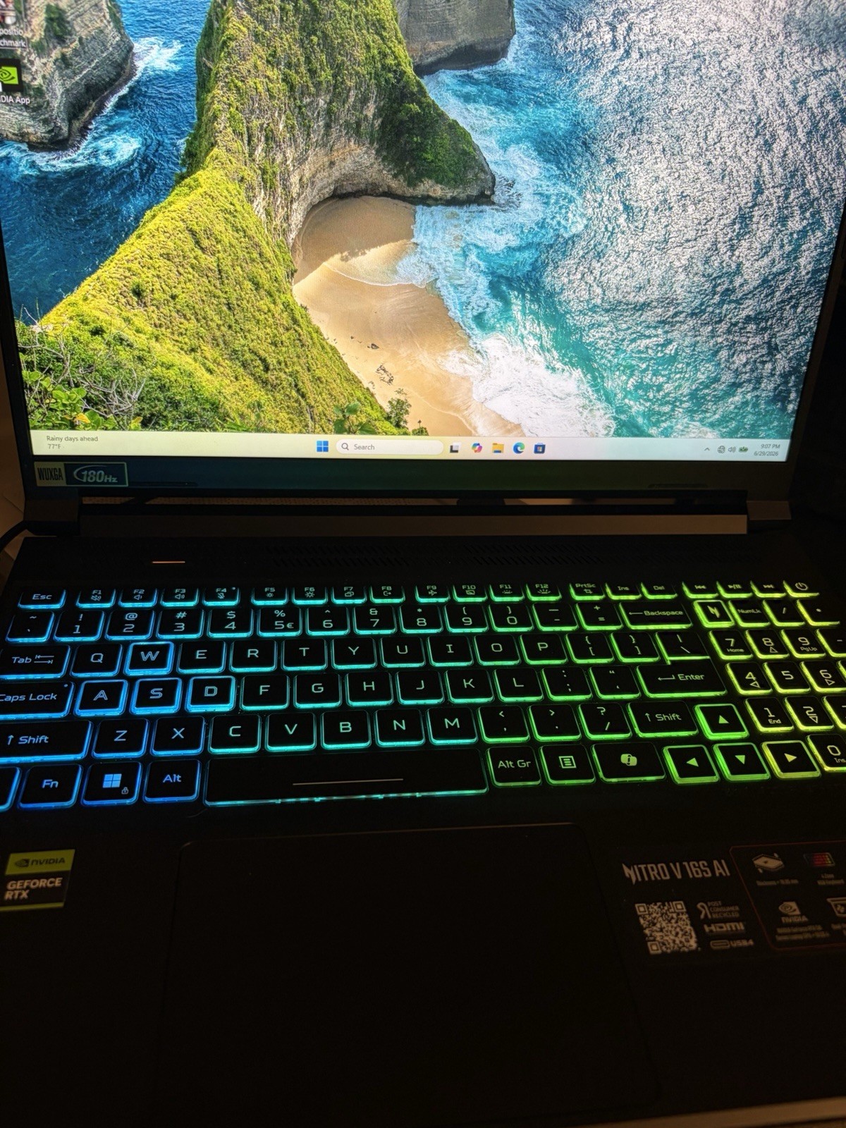RTX 5060 Acer Nitro V 16S AI 180Hz FHD+ 3.8 GHz Ryzen 7 260 32GB 1TB SSD
