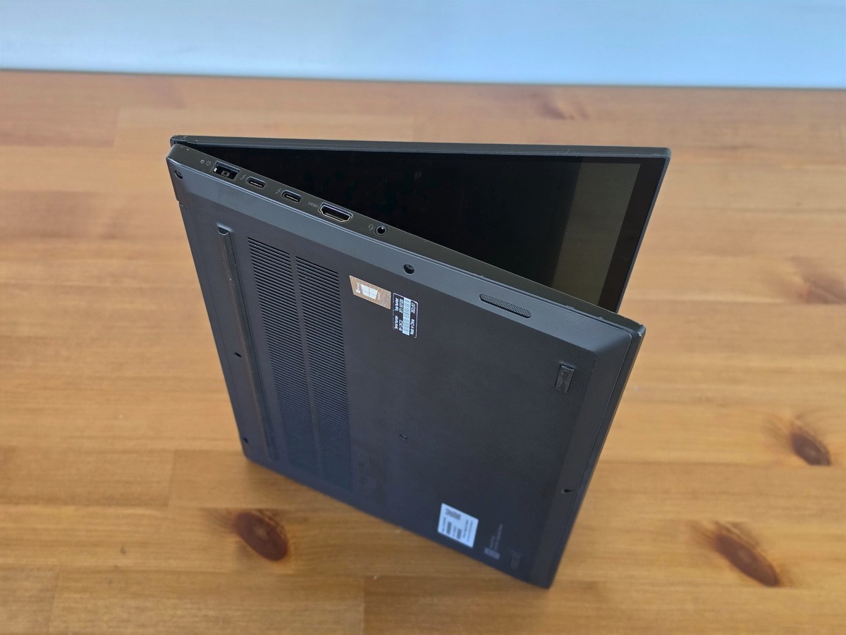 Lenovo ThinkPad P1 Gen 3 i9-10885H 16GB 15″ 4K HDR 3840×2160 OLED NVIDIA T2000