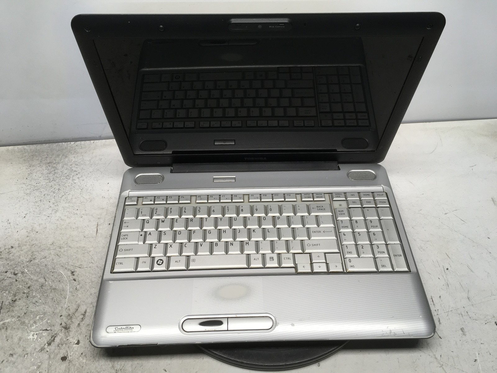 Toshiba Satellite Intel Pentium Dual-Core T4400 2.2GHz 3 GB NO HDD No Batt